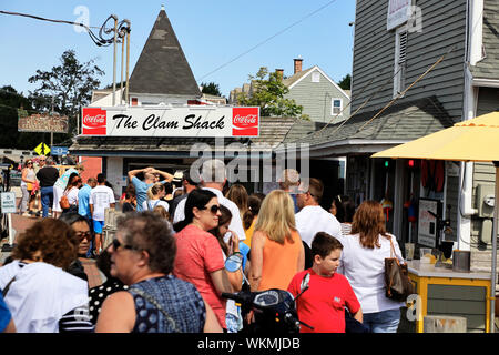 Les clients sont alignées en face du Clam Shack.restaurant.Kennebunkport.Maine.USA Banque D'Images