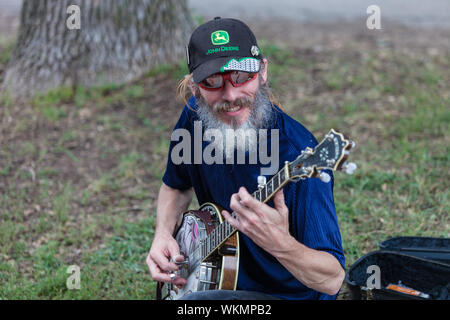 DES MOINES, IA /USA - Le 10 août : Le joueur de banjo non identifiés à l'Iowa State Fair le 10 août 2014 à Des Moines, Iowa, USA. Banque D'Images