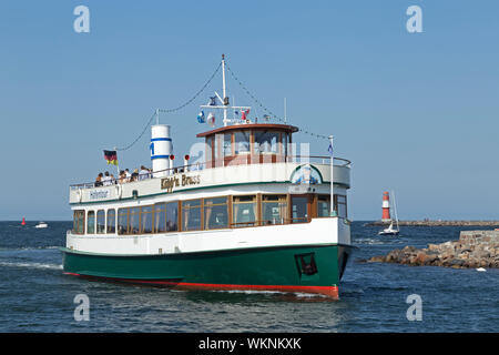 Bateau d'excursion sur la rivière Unterwarnow, Warnemünde, Rostock, Schleswig-Holstein, Allemagne Banque D'Images