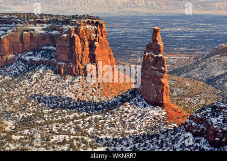 Pinnacles de grès dans un paysage d'hiver, Arches National Park, Utah, USA Banque D'Images