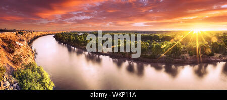 Coucher du soleil sur la rivière Murray, en Australie du Sud Banque D'Images