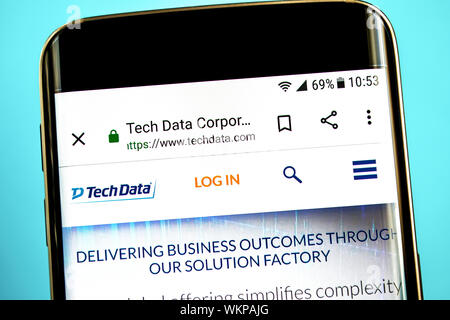 Berdiansk, Ukraine - 1 août 2019 : Editorial de TechData accueil du site. Logo Tech Data visible sur l'écran du téléphone Banque D'Images