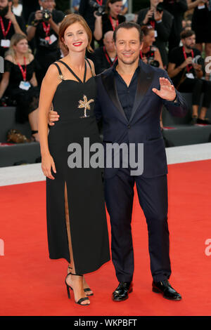 Venise, Italie - 01 SEPTEMBRE : Stefano Accorsi et Bianca Vitali à pied le tapis rouge de l'avant de la "La laverie" le dépistage au cours de la 76e Venise Fi Banque D'Images