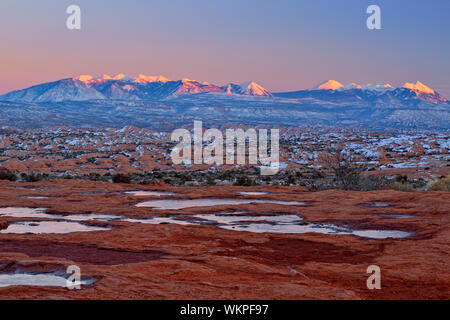 La Sal Mountains at sunset, Arches National Park, Utah, USA Banque D'Images
