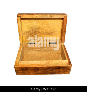 Ancienne boîte à bijoux en bois ouvert isolé sur fond blanc. Banque D'Images