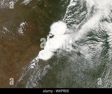 Vue satellitaire de tempête, la production F 4 tornade dans Moore, OK, le 20 mai 2013, 2:40PM CDT, OK, USA. par la NASA/DPA Banque D'Images