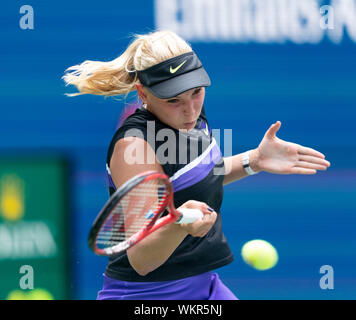 New York, NY - 4 septembre 2019 : Donna Vekic (Croatie) en action lors du quart de finale du championnat de l'US Open contre Belinda Bencic (Suisse) à Billie Jean King National Tennis Center Banque D'Images