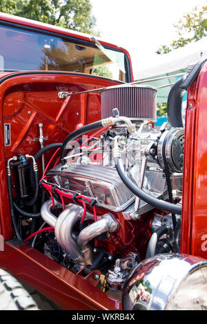 Libre du moteur sur un 1932 Ford hot rod sur l'affichage à un salon de voitures dans la région de Matthews, Caroline du Nord. Banque D'Images