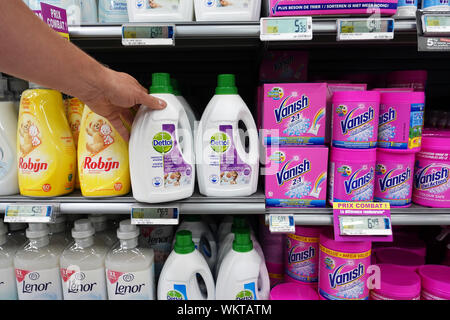 Produits de lavage dans un magasin Banque D'Images