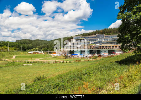 EGERZALOK, HONGRIE - le 19 juillet 2016 : sur le célèbre spa resort avec l'eau thermale riche en calcium, magnésium et bicarbonate de minéraux. Banque D'Images