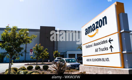 23 août, 2019 Sacramento / CA / USA - Amazon Fulfillment Center signe et capacités Banque D'Images