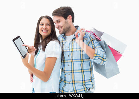 Attractive young couple with shopping bags et tablet pc sur fond blanc Banque D'Images