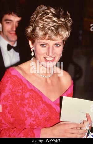 La princesse Diana, le Président, Royal Marsden Hospital, est allé(e) à 'la joie au monde", concert de chants de Noël, Royal Albert Hall, Londres. UK Banque D'Images