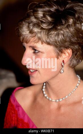 La princesse Diana, le Président, Royal Marsden Hospital, est allé(e) à 'la joie au monde", concert de chants de Noël, Royal Albert Hall, Londres. UK Banque D'Images