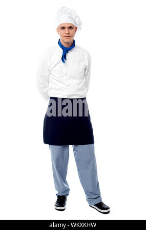 Smiling chef posing nonchalamment avec ses mains derrière Banque D'Images