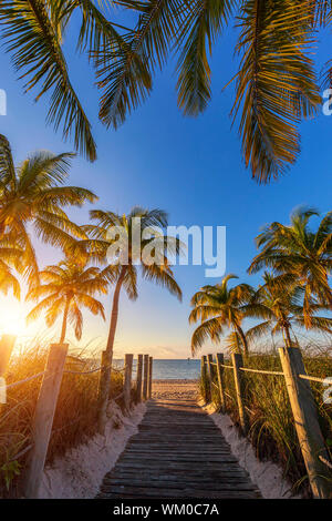 Avis de passage à la plage au lever du soleil- Key West, États-Unis Banque D'Images