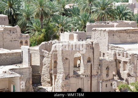 Vue depuis le fort en ruines de la ville de Nizwa, Oman Banque D'Images