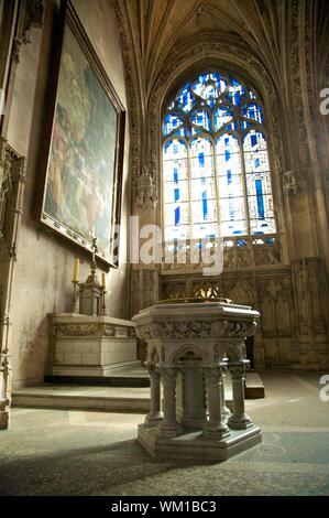 À l'intérieur de l'Église libre accès au public à Avignon Banque D'Images