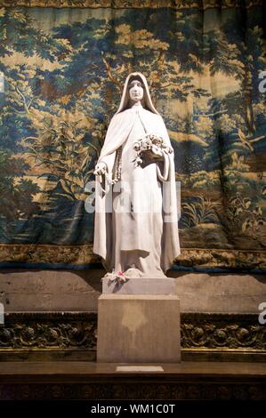 À l'intérieur de l'Église libre accès au public à Avignon Banque D'Images