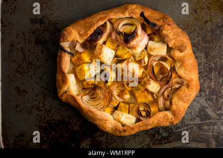 Galette aux poireaux, la citrouille et feta Banque D'Images