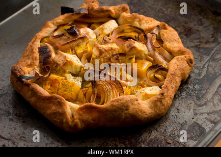 Galette aux poireaux, la citrouille et feta Banque D'Images
