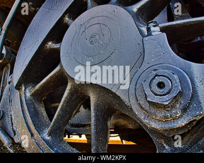 Close up d'une roue d'une locomotive à vapeur Banque D'Images