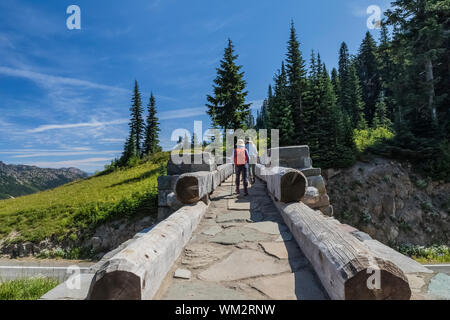 Passage Passage Stephen Mather Memorial Parkway, WA SR 410) au col de Chinook pour les randonneurs le long du sentier en boucle Pic Naches et Pacific Crest Trail en M Banque D'Images