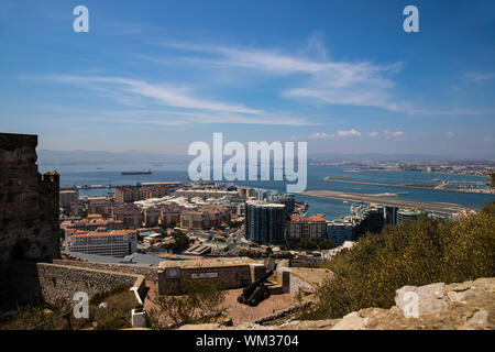 Belle vue par jour depuis le rocher de Gibraltar. Banque D'Images