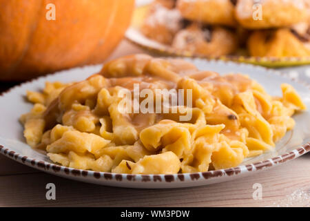 Tagliatelle aux champignons potiron maison Banque D'Images