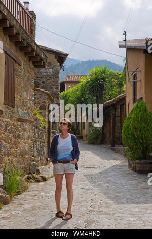 Vieille ville, Kakopetriá, Chypre : un village de montagne dans le Tróödhos. Parution du modèle Banque D'Images