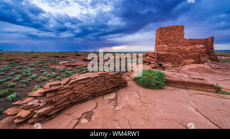 Approche de l'orage sur Wukoki Ruin, Wupatki National Monument, Arizona Banque D'Images