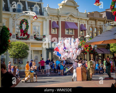 Vues des fameux Disney World près d'Orlando en Floride. Disney World est l'un des plus grands et plus célèbres parcs familiaux. Banque D'Images