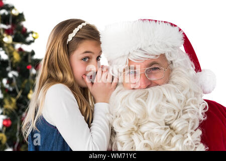 Petite fille teling santa claus un secret sur fond blanc Banque D'Images