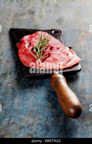 Vintage cleaver et Carpaccio de Boeuf Banque D'Images