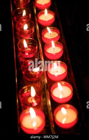 À l'intérieur de l'Église libre accès au public à Avignon Banque D'Images