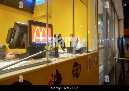 HONG KONG, CHINE - circa 2019, janvier : McDonald's à Hong Kong. Banque D'Images