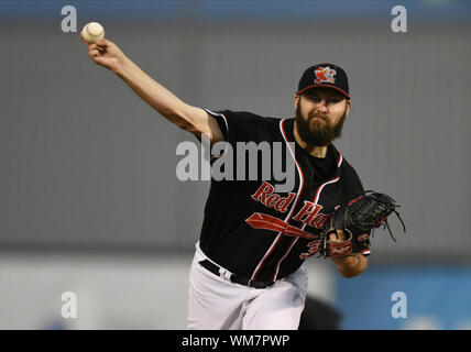 Fargo, ND, États-Unis d'Amérique. 16Th Jun 2019. Pichet Redhawks FM Ryan Williams (37) offre un emplacement au cours de l'Association américaine de baseball professionnel Division Nord match de demi-finale entre la St. Paul Saints et le FM Redhawks au champ extérieur Newman à Fargo, ND. Les Redhawks a gagné 3-2. Photo par Russell Hons/CSM/Alamy Live News Banque D'Images