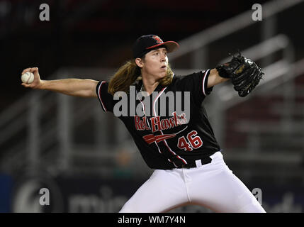 Fargo, ND, États-Unis d'Amérique. 16Th Jun 2019. Pichet Redhawks FM Brent Jones (46) offre un emplacement au cours de l'Association américaine de baseball professionnel Division Nord match de demi-finale entre la St. Paul Saints et le FM Redhawks au champ extérieur Newman à Fargo, ND. Les Redhawks a gagné 3-2. Photo par Russell Hons/CSM/Alamy Live News Banque D'Images