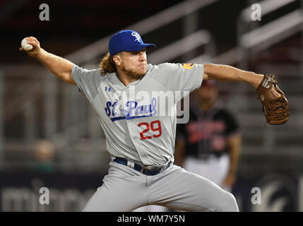 Fargo, ND, États-Unis d'Amérique. 16Th Jun 2019. St. Paul Saints pitcher Karch Kowalczyk (29) offre un emplacement au cours de l'Association américaine de baseball professionnel Division Nord match de demi-finale entre la St. Paul Saints et le FM Redhawks au champ extérieur Newman à Fargo, ND. Les Redhawks a gagné 3-2. Photo par Russell Hons/CSM/Alamy Live News Banque D'Images