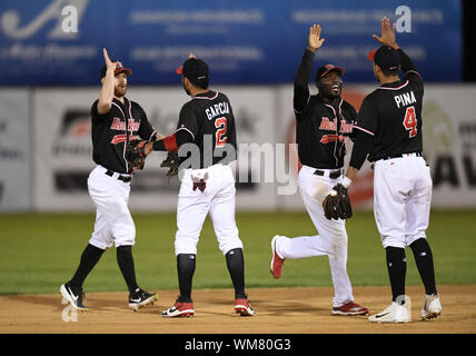 Fargo, ND, États-Unis d'Amérique. 16Th Jun 2019. Les joueurs FM Redhawks célébrer après avoir remporté l'Association américaine de baseball professionnel Division Nord match de demi-finale entre la St. Paul Saints et le FM Redhawks au champ extérieur Newman à Fargo, ND. Les Redhawks a gagné 3-2. Photo par Russell Hons/CSM/Alamy Live News Banque D'Images