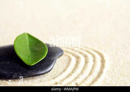 Des pierres et du sable dans une paisible vie encore Banque D'Images