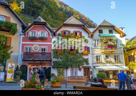 Colorés et pittoresques au Hallstatt, Autriche Banque D'Images