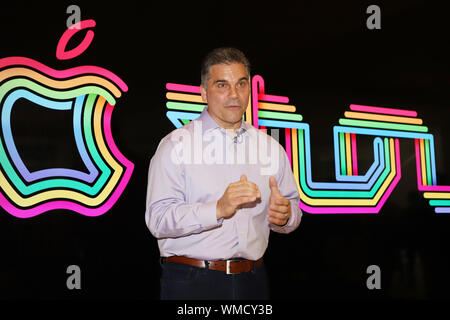 Le 5 septembre 2019, Tokyo, Japon - Denny Tuza, directeur marketing senior pour Apple Retail Asia Pacific prononce un discours lors d'une conférence de presse aperçu de l'Apple store nouveau 'Apple' dans Marunouchi Tokyo le Jeudi, Septembre 5, 2019. Le Japon Apple va ouvrir plus grand magasin du Japon en face de la gare de Tokyo le 7 septembre. (Photo par Yoshio Tsunoda/AFLO) Banque D'Images