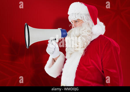 Santa Claus parlant au mégaphone contre red snowflake background Banque D'Images