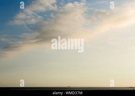 Norderney, Weststrand, Strand, Meer, Himmel, Horizont, Eemshaven, Wolken Banque D'Images