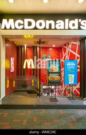 HONG KONG, CHINE - circa 2019, janvier : entrée de restaurant McDonald's à Hong Kong. Banque D'Images