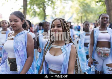 Leeds West Indian Carnaval 2019 Le Carnaval de Leeds, aussi appelé le Leeds West Indian Carnaval ou le Carnaval Wombwell, est l'un des plus longs runni Banque D'Images