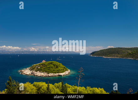 Vue depuis le fort George de l'île de l'hôte, l'île de Vis, Croatie. Nommé en l'honneur du Capitaine William Hoste (plus tard Sir William) Banque D'Images