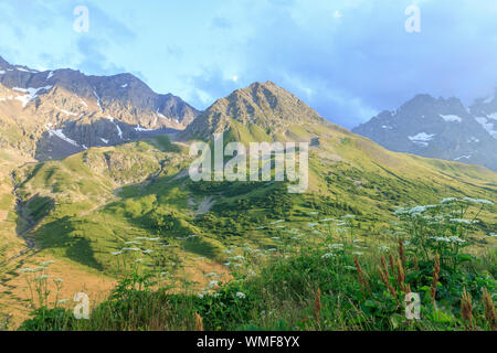 France, Hautes Alpes, Parc National des Ecrins, Villar d'Arêne, vue sur la pyramide de Laurichard // France, Hautes-Alpes (05), le parc national des Écrins, Vil Banque D'Images