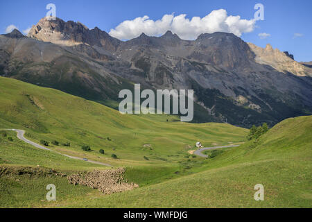 France, Hautes Alpes, Villar d'Arêne, gamme secondaire du Galibier avec l'Argentière à gauche, vu de la route qui va du Col d Banque D'Images